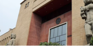 RBI Working Group Suggests Allowing Large NBFCs To Convert Into Banks