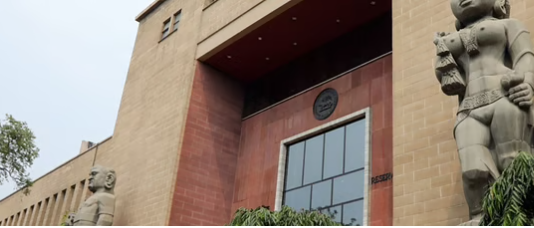 RBI Working Group Suggests Allowing Large NBFCs To Convert Into Banks